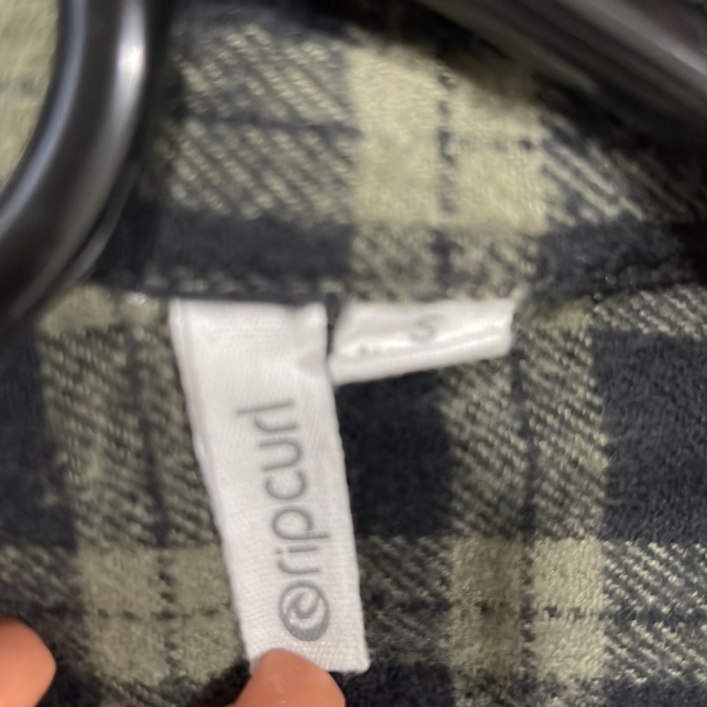 Flannel - Picture 4 of 4